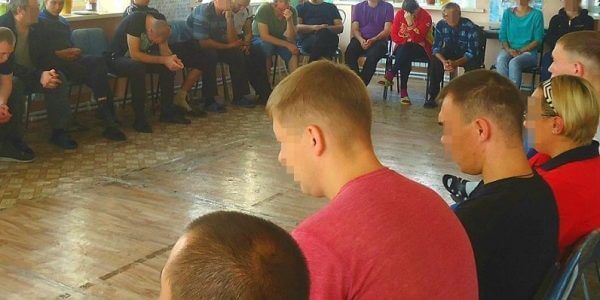 Уверенное поведение, тренинг в центре для наркоманов и алкоголиков